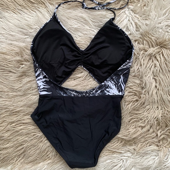 Fabletics Brielle One Piece Swimsuit - Picture 5 of 5